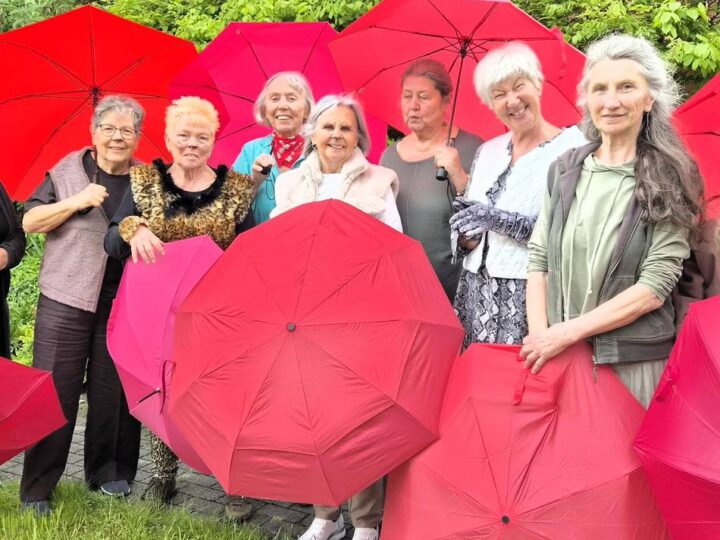 Neues Stück der Leverkusener „Siberdisteln“: Unterhaltsame und nachdenkliche Reise in die Welt der Gefühle