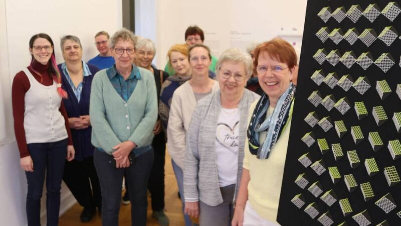 VHS Leverkusen: 130 Spitzenteile werden zu einem Kunstwerk