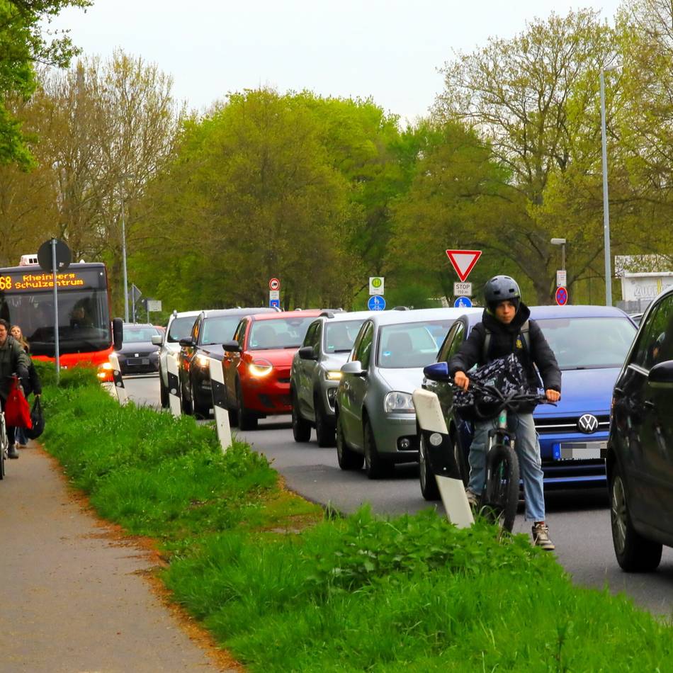 Neue Radverkehrsführung in Rheinberg: Start mit Hindernissen für Straßenradler