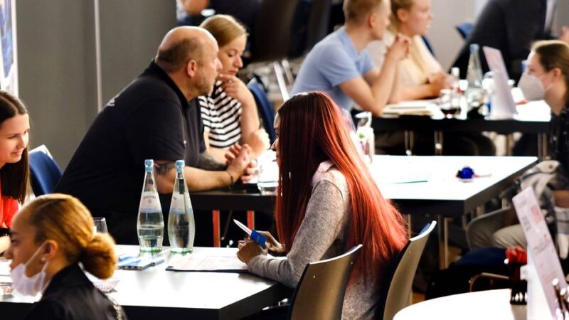 IHK lädt ein: Jugendliche treffen auf Unternehmen aus der Region