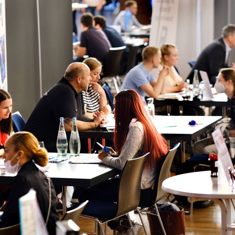 IHK lädt ein: Jugendliche treffen auf Unternehmen aus der Region