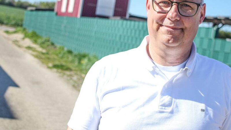 Ungewollte Wasseransammlung: Ärger über „Seenplatte“ am Noithausener Burgturm