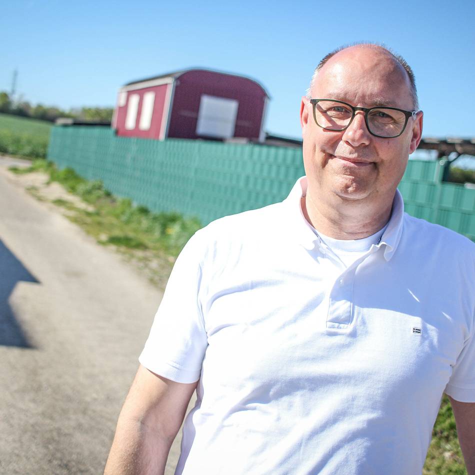 Ungewollte Wasseransammlung: Ärger über „Seenplatte“ am Noithausener Burgturm