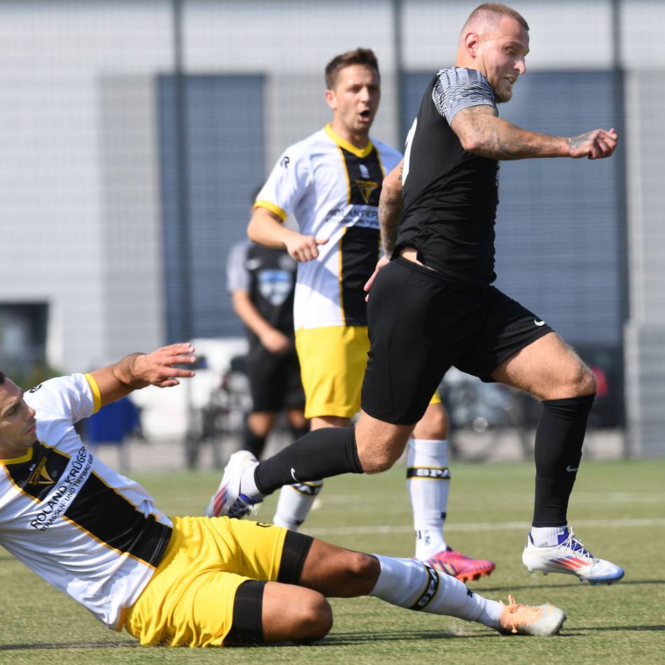 Fußball-Bezirksliga: Sparta Bilk holt Oberliga-Torjäger