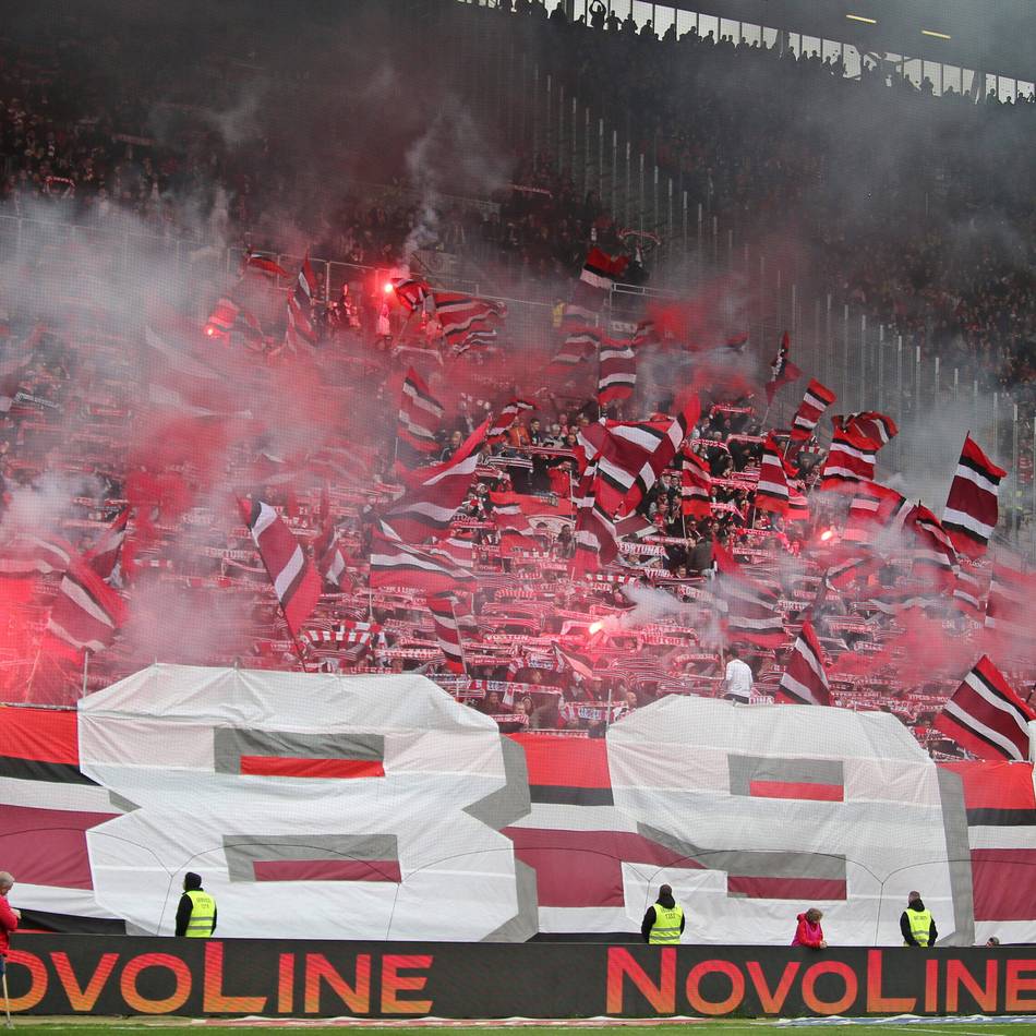 „Das trifft einen“: Fortuna-Vorsänger läuft nach Abpfiff auf den Rasen – deutliche Botschaft an die Mannschaft