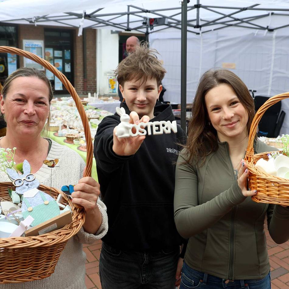 Händer in Opladen zufrieden: Ostermarkt trotzt dem wechselhaften Osterwetter