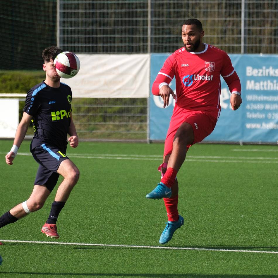 Drama in letzter Sekunde: Torwart-Kopfball kostet 1. FC Wülfrath am Ende noch den Sieg