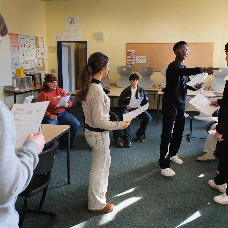 Realschule Heiligenhaus: Probe: Große Oper im kleinen Stuhlkreis