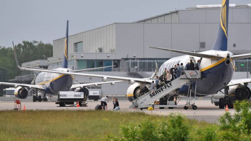 Festnahme am Airport Weeze: Wegen 140 Euro wäre die Reise fast zu Ende gewesen