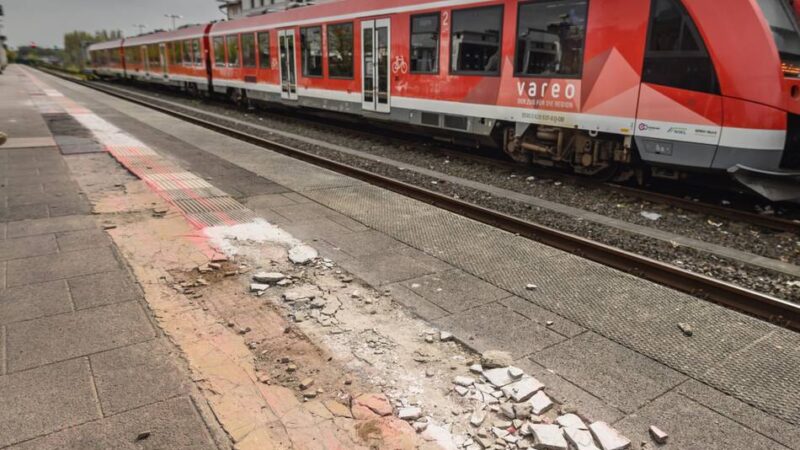 Maroder Bahnsteig in Kleve: So sieht es also aus, wenn die Bahn Schäden „behebt“