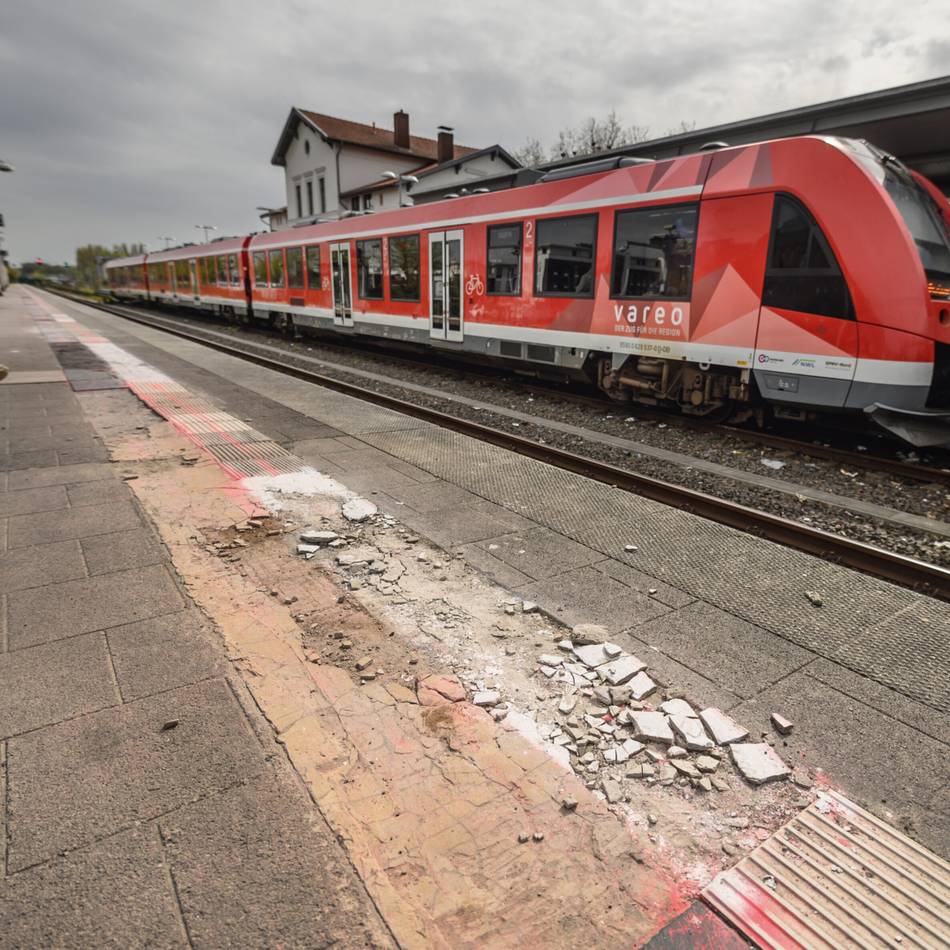 Maroder Bahnsteig in Kleve: So sieht es also aus, wenn die Bahn Schäden „behebt“