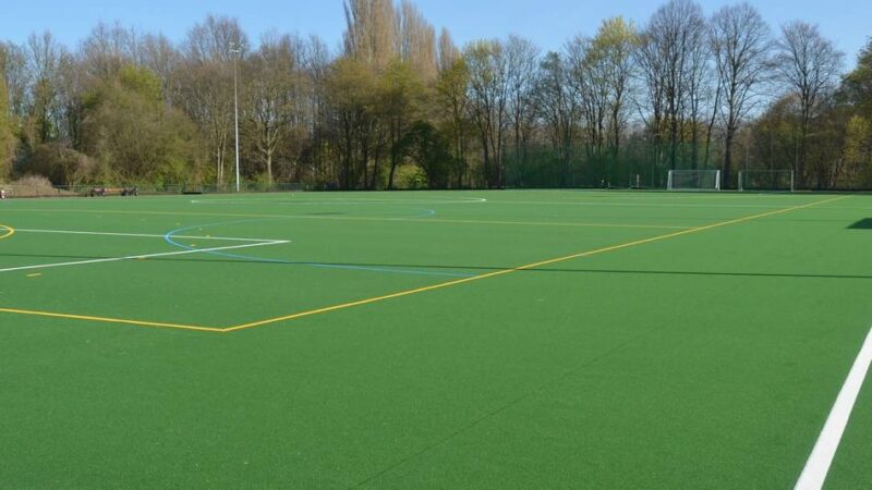 Sport in Meerbusch: Neuer Kunstrasenplatz am Eisenbrand ist fertig