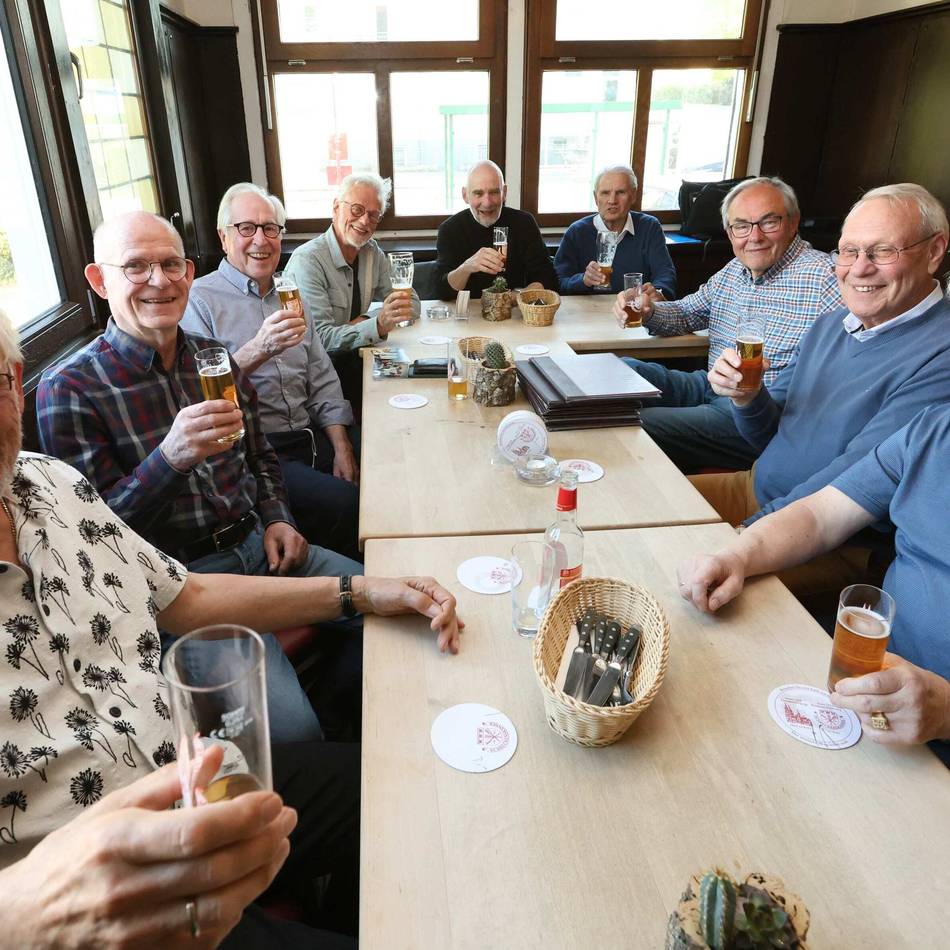 Klassentreffen in Leverkusen: Ehemalige Realschüler feiern Wiedersehen nach 60 Jahren
