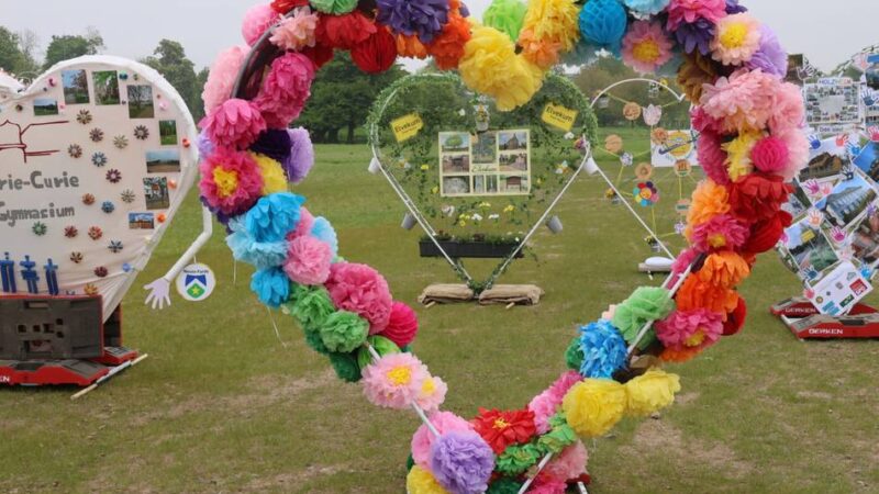 Aktion von Grünes Herz begeistert Laga-Gäste: 17 Herzen schlagen für Neuss und zeigen die Vielfalt der Stadt