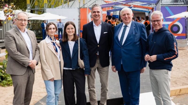 IHK-Projekt zur Landesgartenschau: Arbeitsminister Laumann zu Besuch beim Start von „Campus Zukunft“ in Neuss