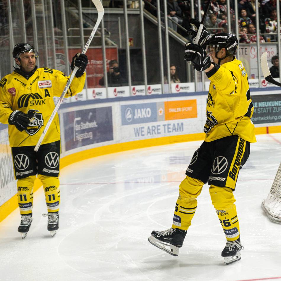 Das 3:1 in Regensburg im Video: Ohne Makel in der Oberpfalz – die Highlights vom zweiten Halbfinal-Sieg der Pinguine