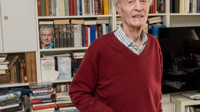91-jähriger Kaarster schreibt Buch: Multitalent Fritsch stellt neuen Kriminalroman vor