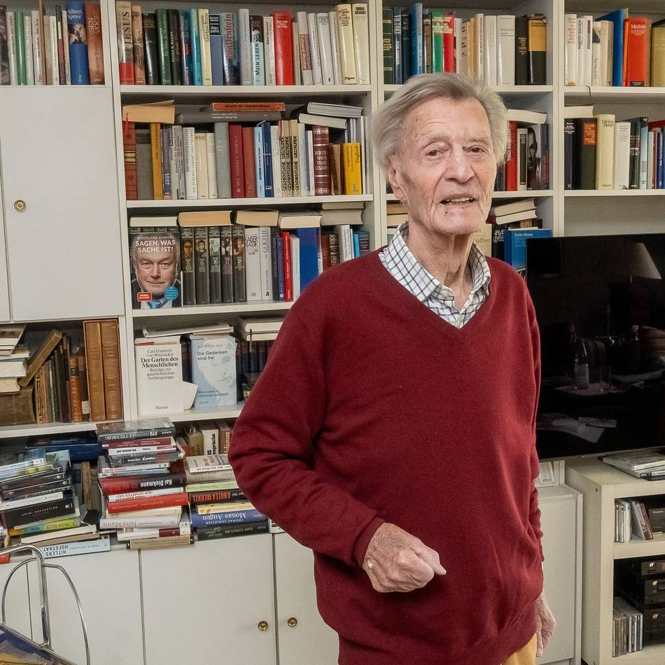 91-jähriger Kaarster schreibt Buch: Multitalent Fritsch stellt neuen Kriminalroman vor