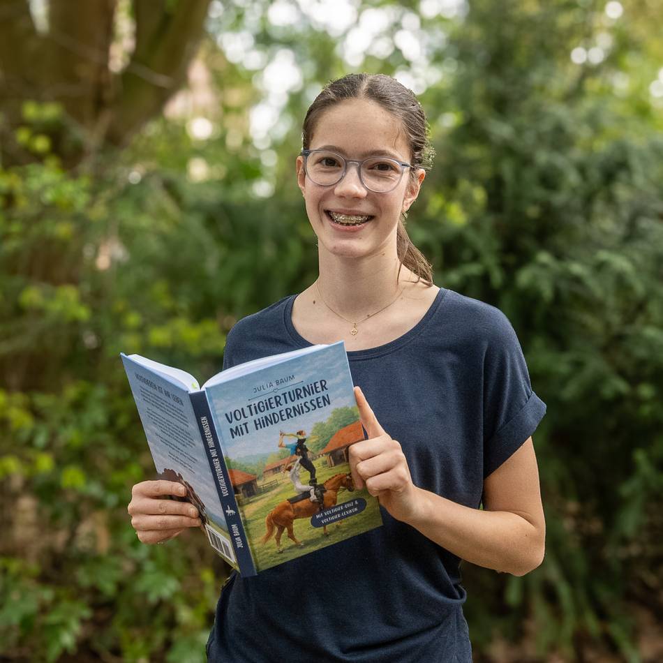 Kinderbuch über das Voltigieren: 15-jährige Neusser Autorin liest auf Leipziger Buchmesse