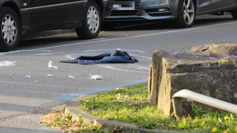 Hubschrauber über Mönchengladbach: Radfahrerin nach schwerem Unfall in Uniklinik geflogen