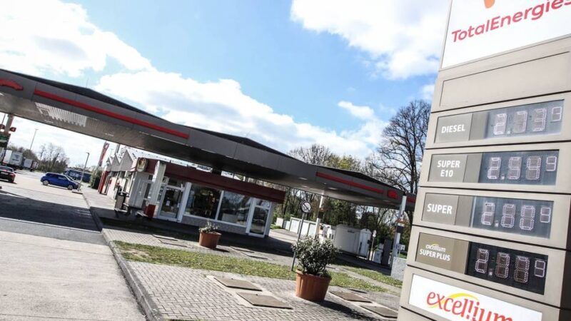 Kraftstoffpreise in Grevenbroich: Tankstelle verlangte für einen Liter Diesel am Mittwoch 2,73 Euro