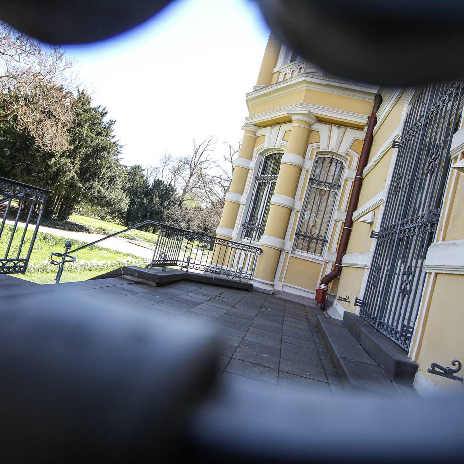 Forderung von Wählergemeinschaft: Immer wieder Vandalismus im Grevenbroicher Stadtpark – Ruf nach Videoüberwachung