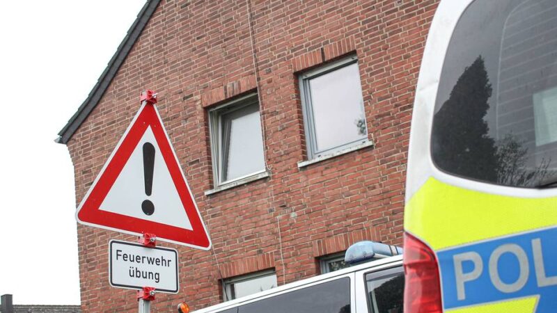 Grevenbroicher Südstadt: Diensthundestaffel der Polizei trainiert in Abbruchhäusern