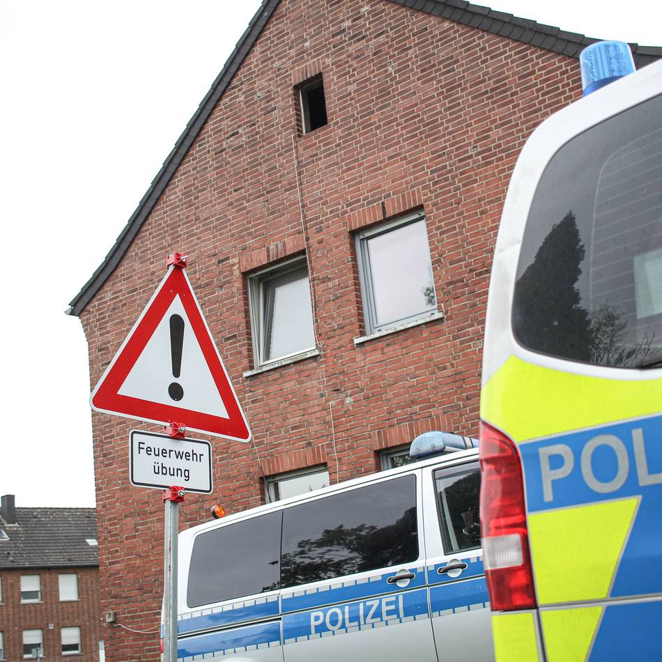 Grevenbroicher Südstadt: Diensthundestaffel der Polizei trainiert in Abbruchhäusern