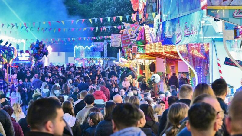 Kirmes in Krefeld: Tanz in den Mai auf der Sprödentalkirmes