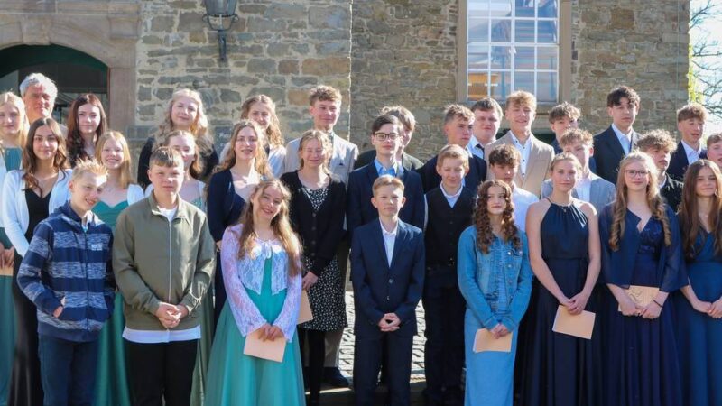 Evangelische Kirchengemeinde Hückeswagen: Sieben von 32 Konfirmanden wurden auch getauft