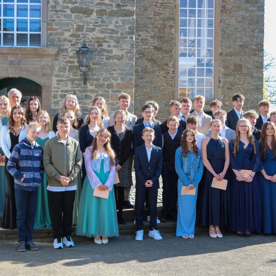 Evangelische Kirchengemeinde Hückeswagen: Sieben von 32 Konfirmanden wurden auch getauft