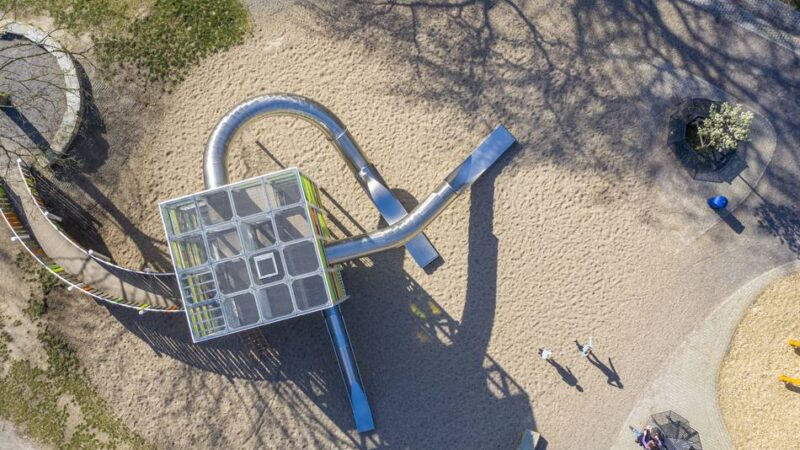 Messerangriff: Vermisste 15-Jährige soll Frau in Duisburger Park niedergestochen haben