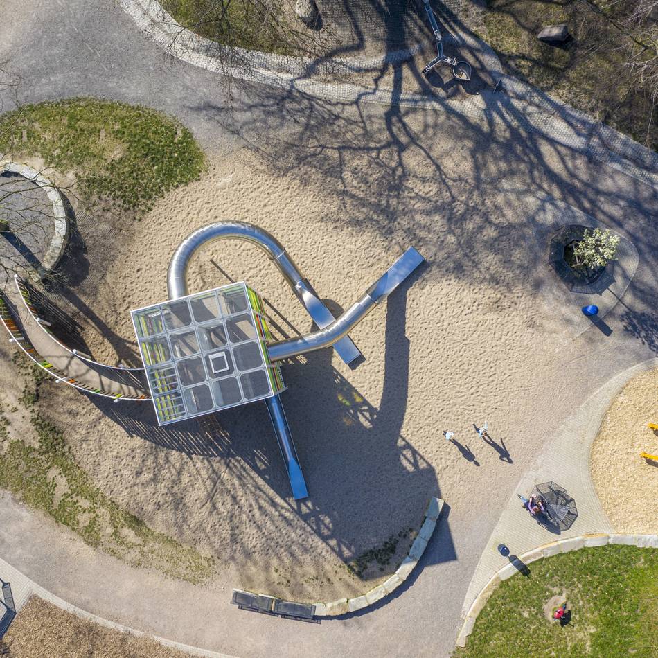 Messerangriff: Vermisste 15-Jährige soll Frau in Duisburger Park niedergestochen haben