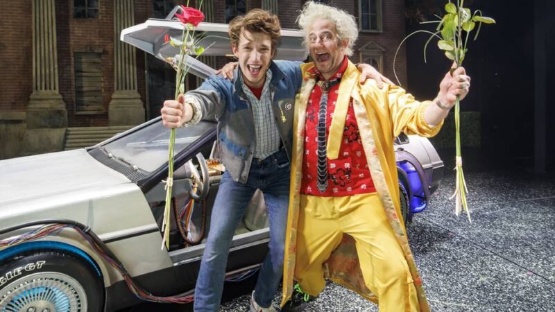 Musical „Zurück in die Zukunft“ in Hamburg: Klever Schauspieler begeistert die Reeperbahn – als Doc Brown