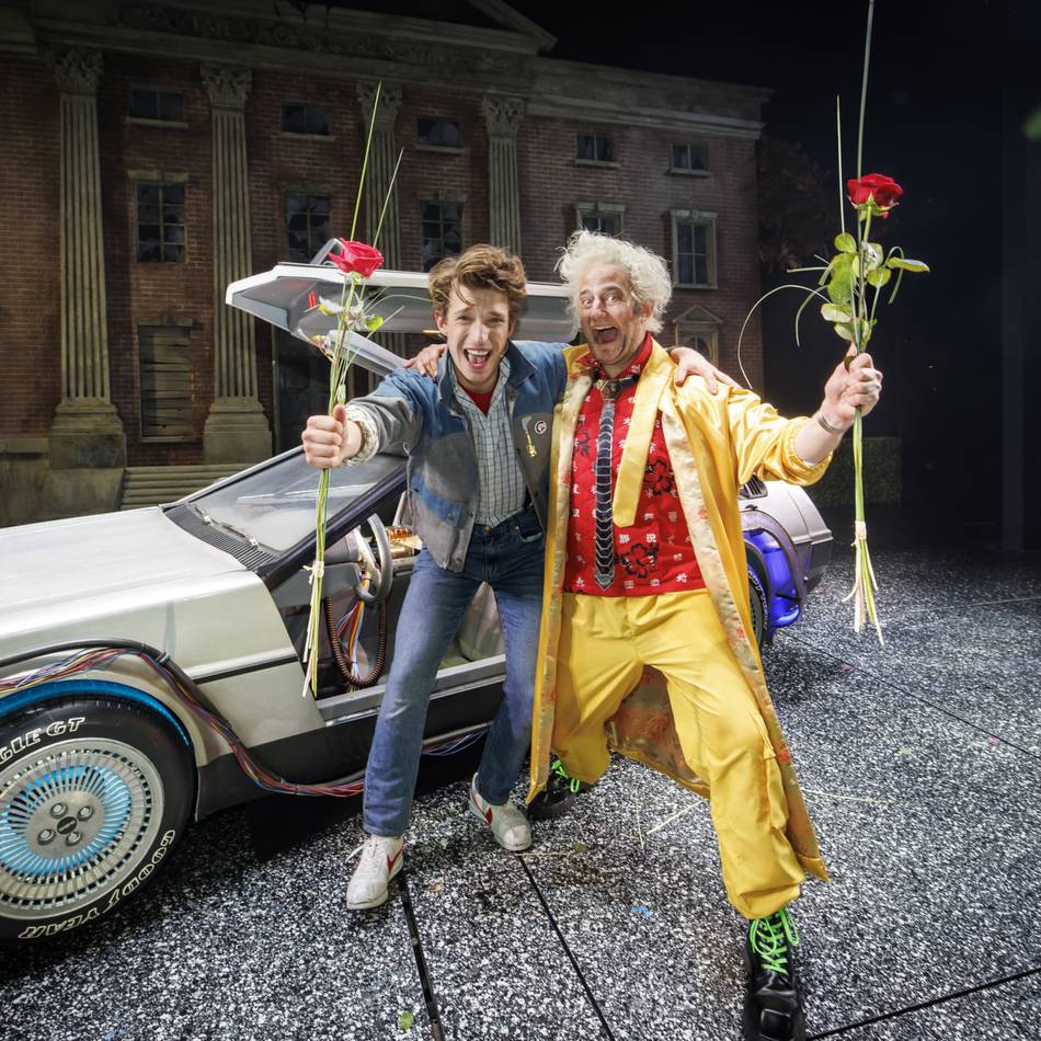 Musical „Zurück in die Zukunft“ in Hamburg: Klever Schauspieler begeistert die Reeperbahn – als Doc Brown