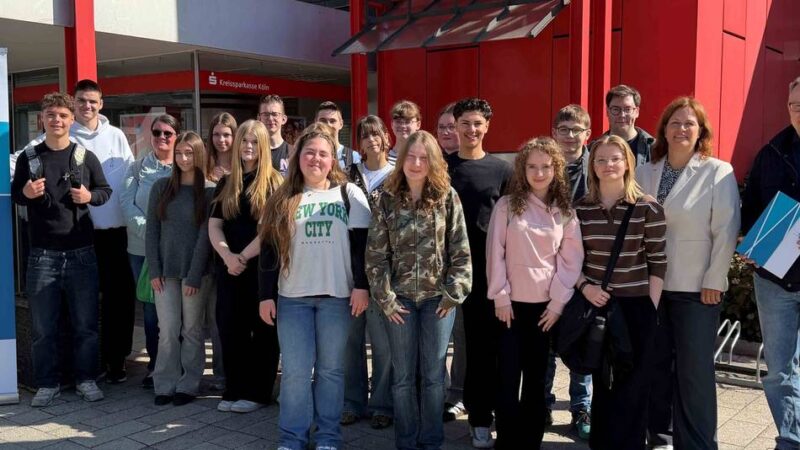 Bildung in Radevormwald: Gymnasium und Kreissparkasse setzen Kooperation fort