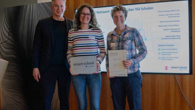 Auszeichnung für Monheimer Schule: Peter-Ustinov-Gesamtschule in Berlin zur „Smart School“ gekrönt