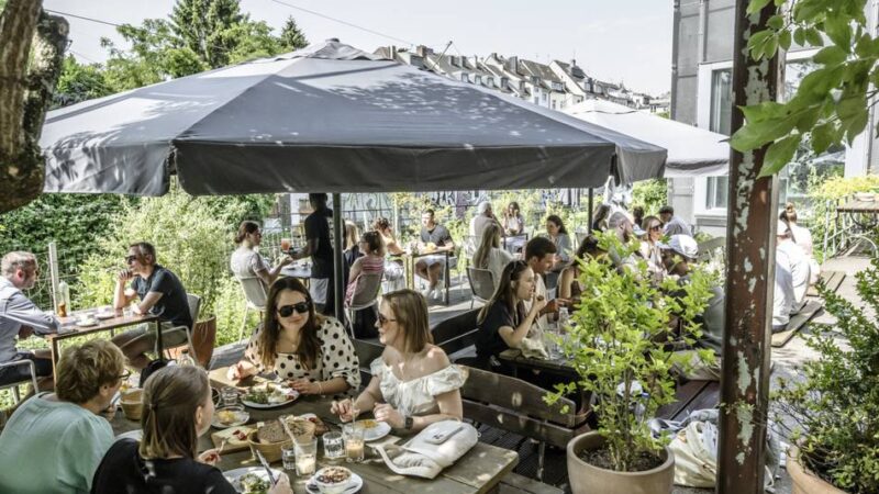 Weniger Bürokratie, mehr Plätze: Düsseldorf vereinfacht Genehmigungsverfahren für Außengastronomie