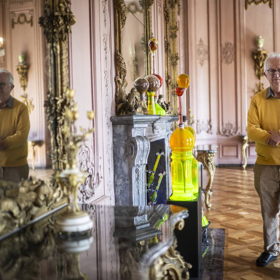 Im Schloss Benrath: Helmut Schweizers Werke verbinden Natur und Chemie – neue Ausstellung in Düsseldorf