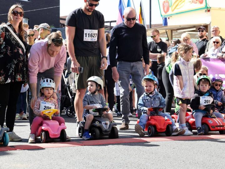 Korschenbroicher Laufveranstaltung: Familienspaß beim City-Lauf auf Beinen und auf Bobbycars