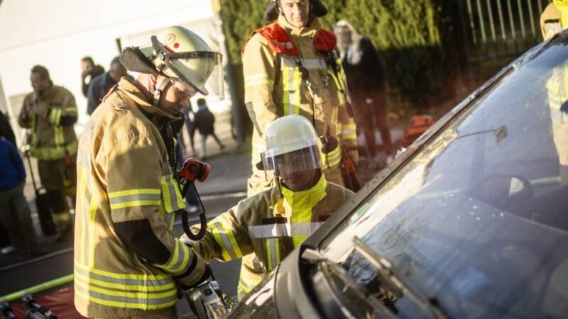 Aktion in Kalkum: Freiwillige Feuerwehr wirbt mit Mitmach-Übungen um Nachwuchs