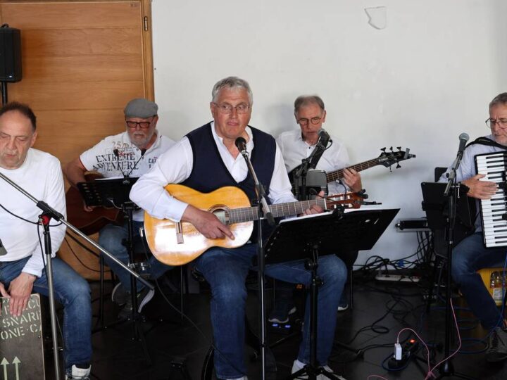 Im Sandbauernhof in Korschenbroich: Wenn Liedberg beim Mundartabend zum Luftkurort wird