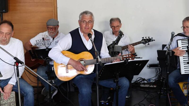 Im Sandbauernhof in Korschenbroich: Wenn Liedberg beim Mundartabend zum Luftkurort wird