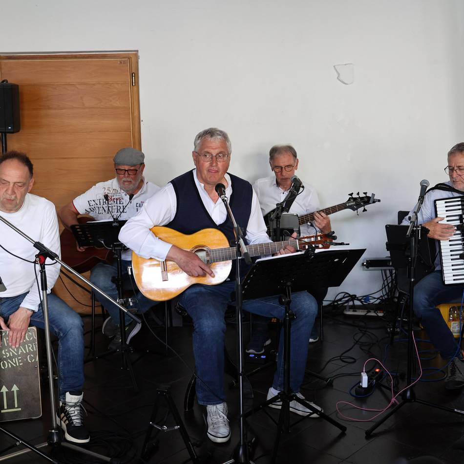 Im Sandbauernhof in Korschenbroich: Wenn Liedberg beim Mundartabend zum Luftkurort wird