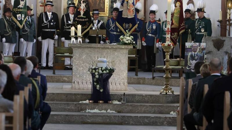 Trauerfeier in Korschenbroich: An Krebs gestorben mit 38 – bewegender Abschied von Schützenkönig Rajan Esser