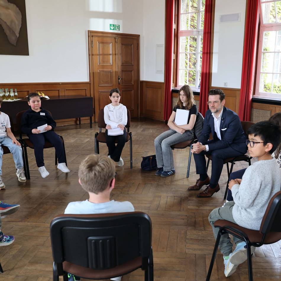 Premiere in Mönchengladbach: Kindersprechstunde im Rathaus – Olympia und Hundekot