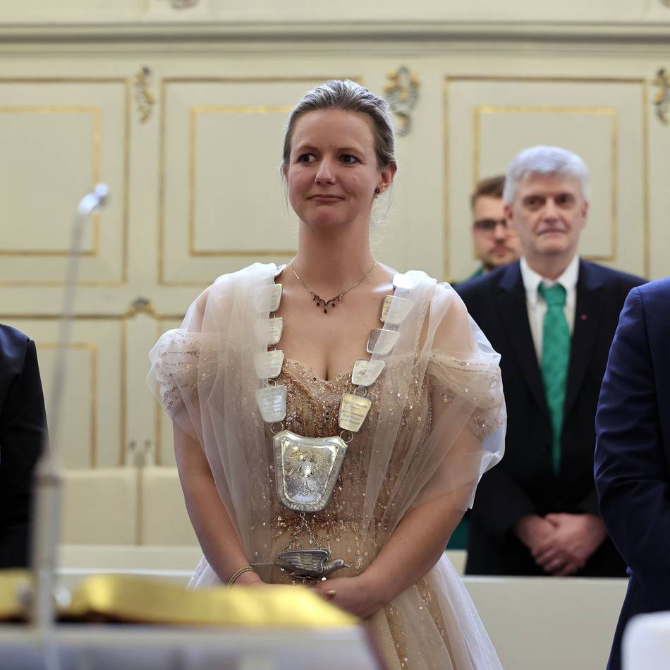 Brauchtum in Mönchengladbach: CDU-Politikerin zur Schützenkönigin gekrönt