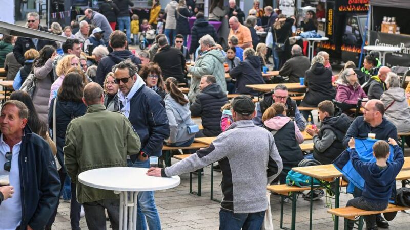 Marktplatz in Willich: Erster Feierabendmarkt der Saison