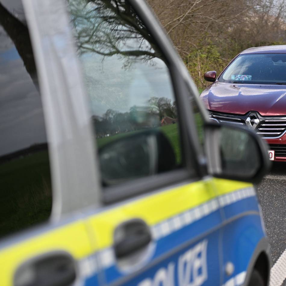 Vorfälle in Alpen und Weeze: Straßensperrung nach zwei Polizeieinsätzen