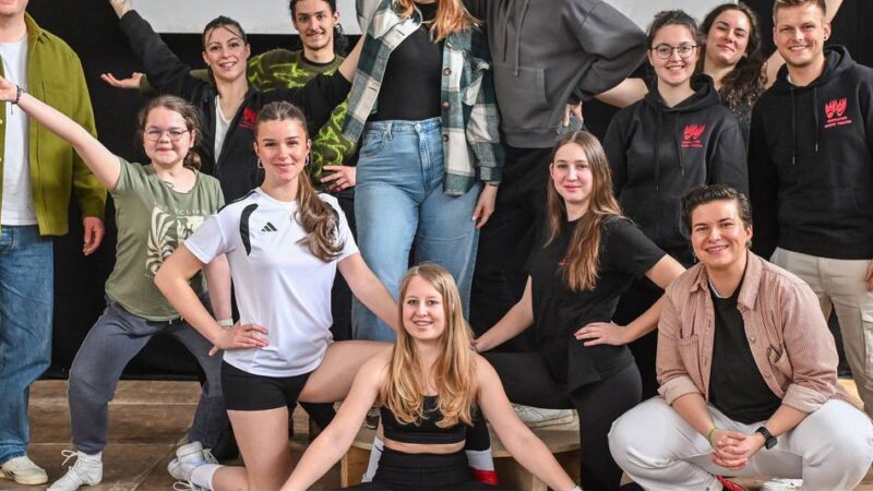 Musical „Cabaret“ in der Liebfrauenschule Mülhausen : Jugendtheater wagt sich an bedrückendes Thema heran
